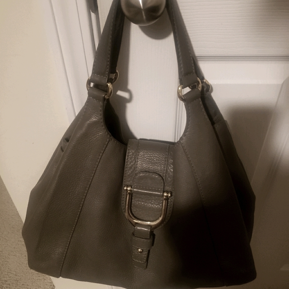 Grey pebbled leather Gucci purse & walle